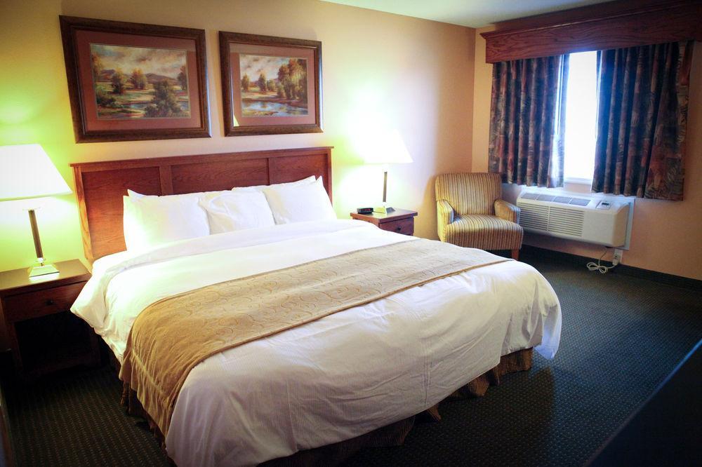 Grandstay Hotel & Suites Perham Bagian luar foto