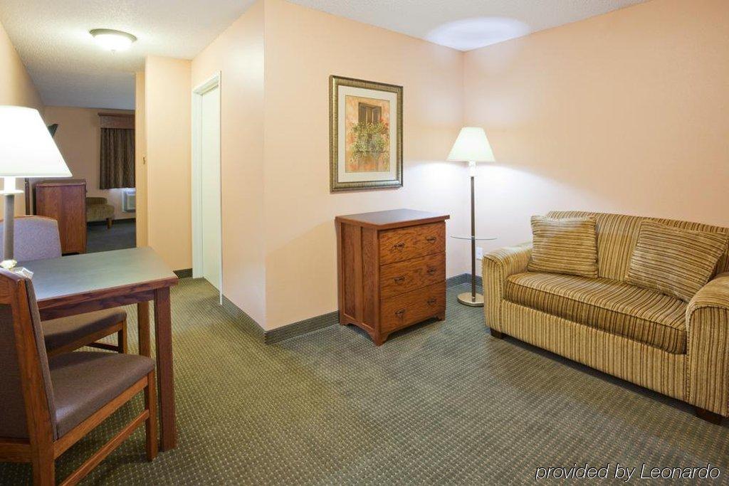 Grandstay Hotel & Suites Perham Bagian luar foto