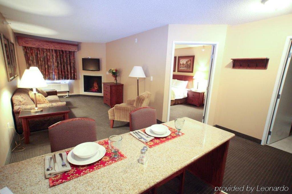 Grandstay Hotel & Suites Perham Bagian luar foto