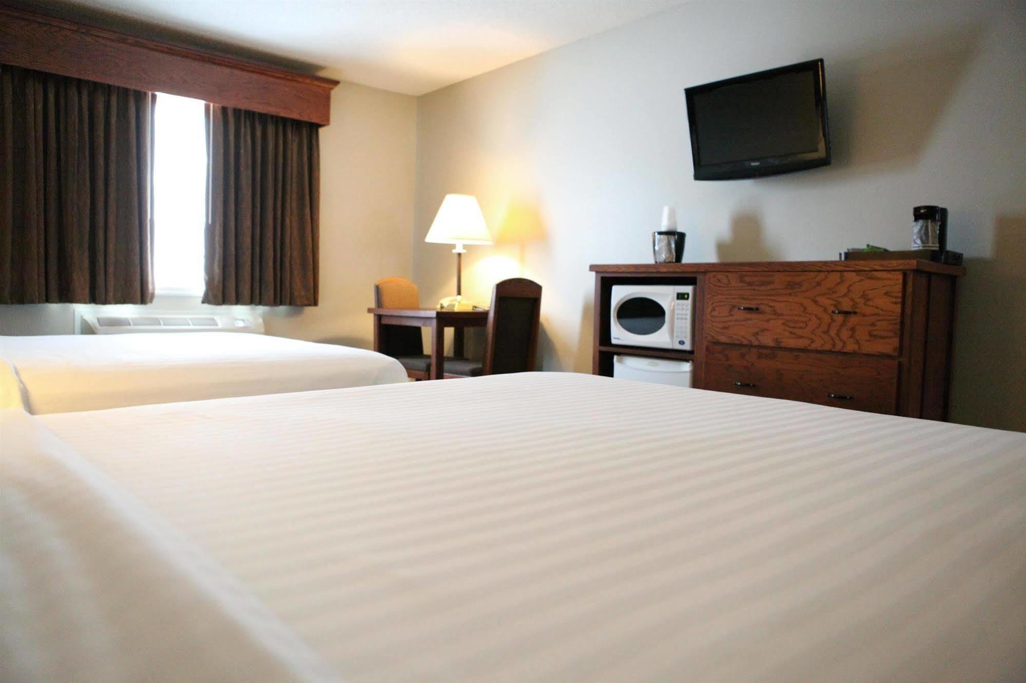 Grandstay Hotel & Suites Perham Bagian luar foto