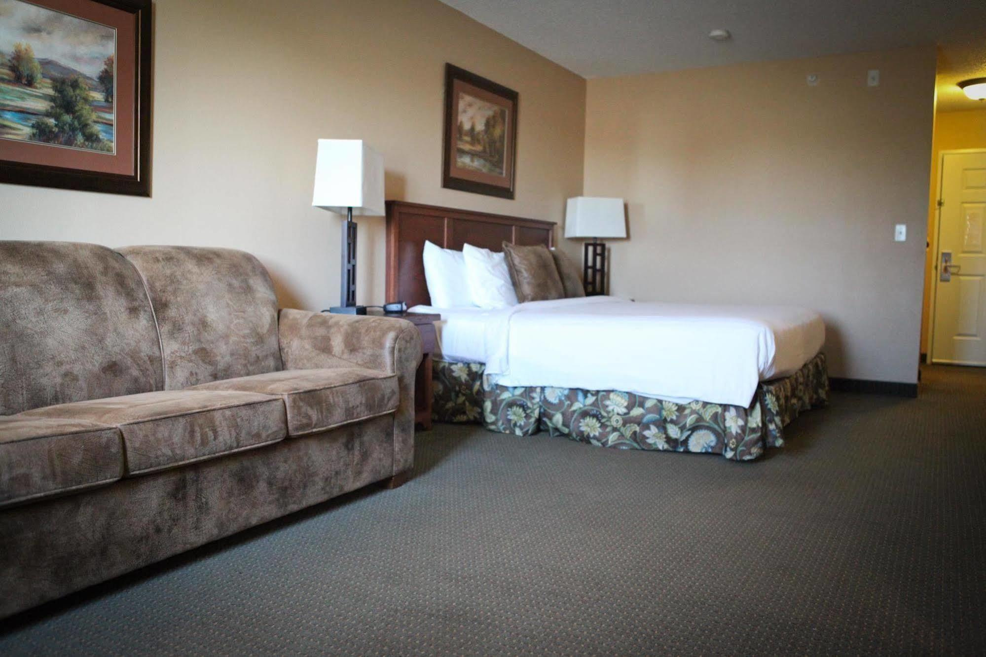 Grandstay Hotel & Suites Perham Bagian luar foto