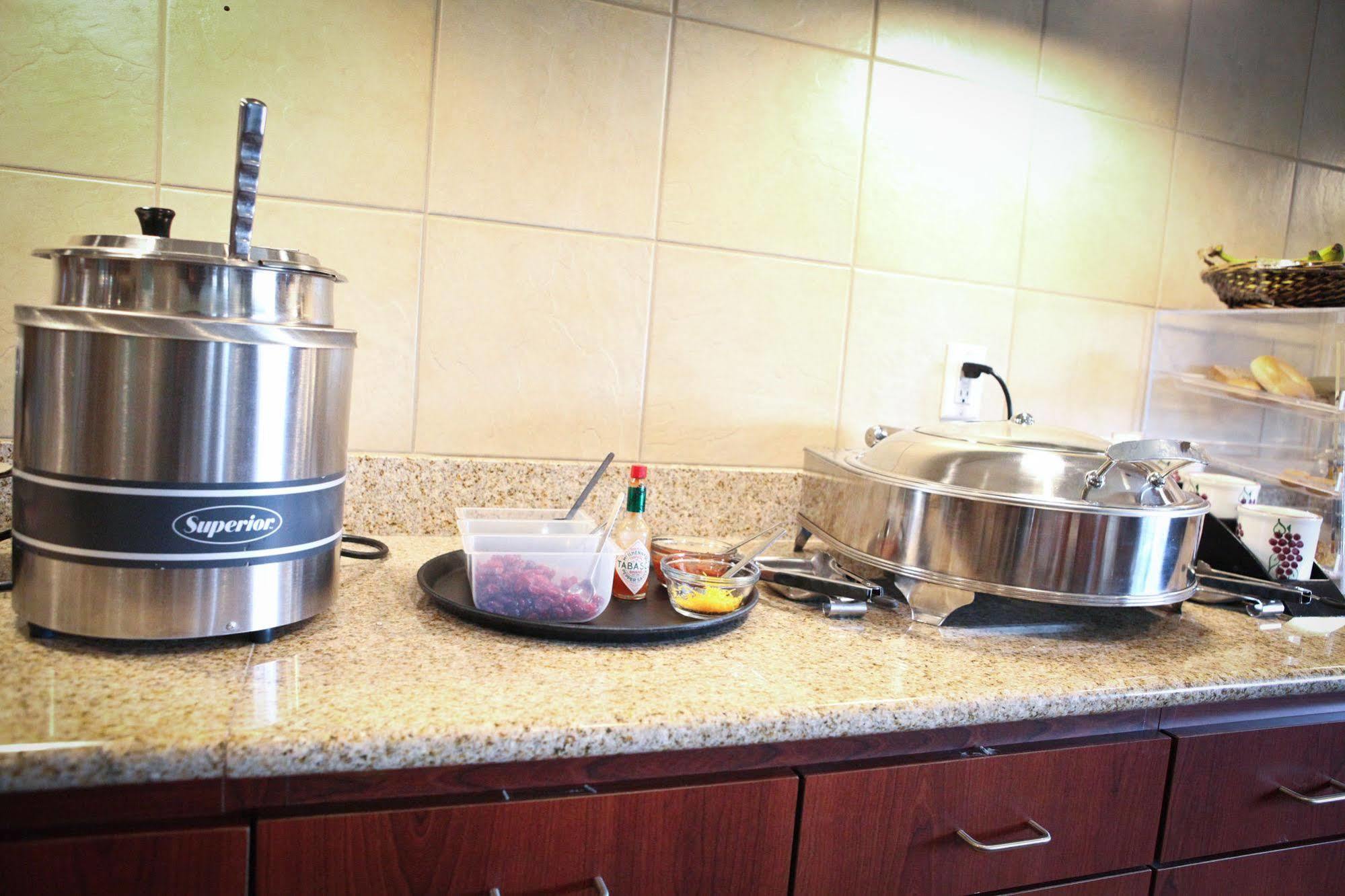 Grandstay Hotel & Suites Perham Bagian luar foto