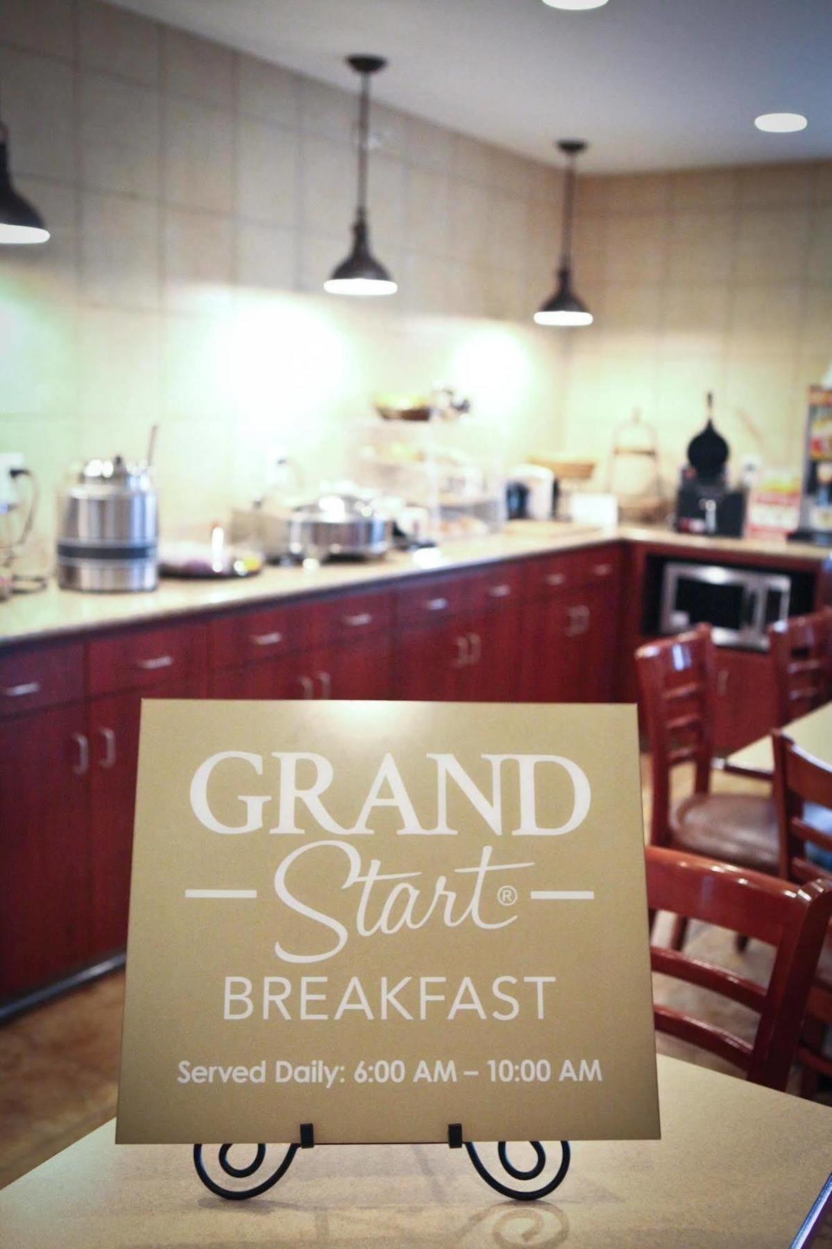 Grandstay Hotel And Suites Perham Bagian luar foto